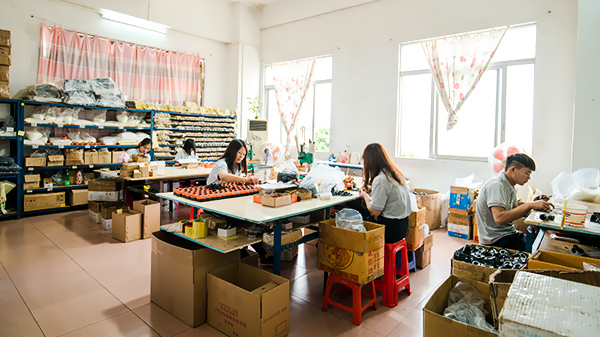 新華鼎-員工工作照 新華鼎-員工工作照